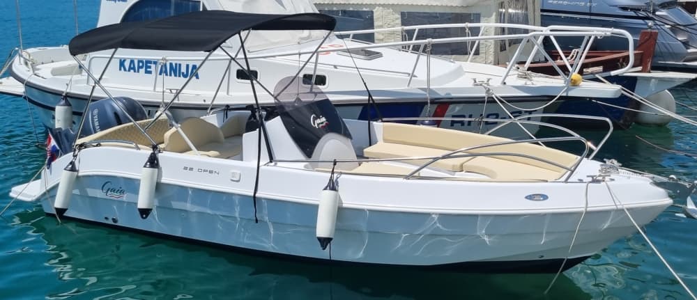 Discover Makarska: A full day of sun on a motorboat