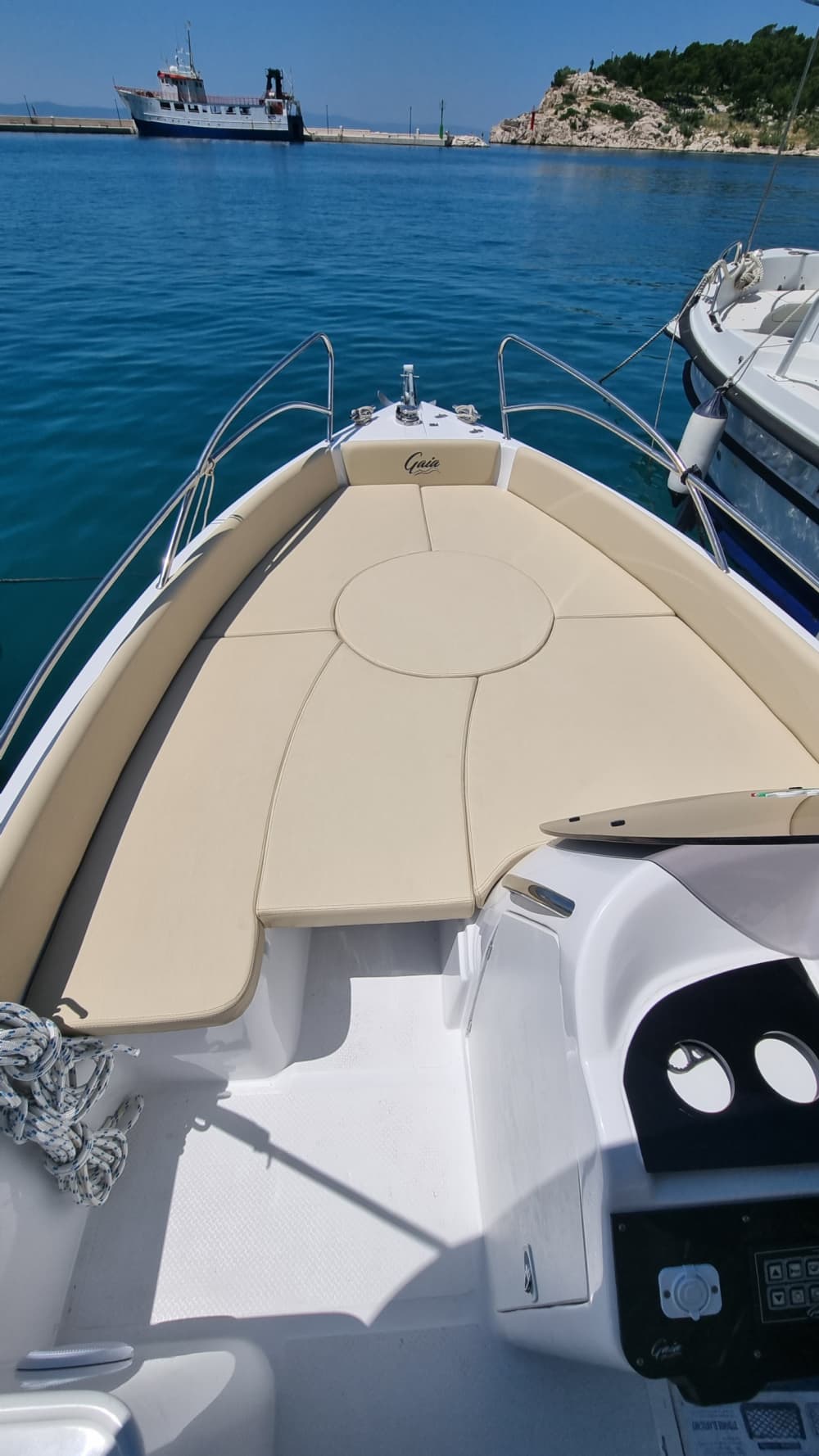 Discover Makarska: A full day of sun on a motorboat