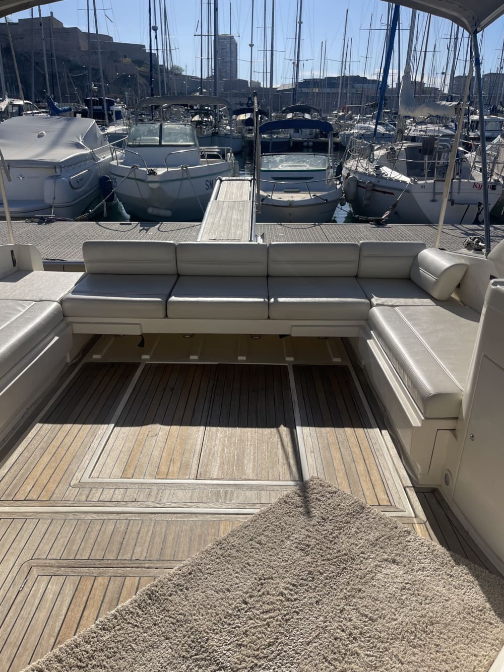 Location de bateau à moteur à la demi-journée à Marseille