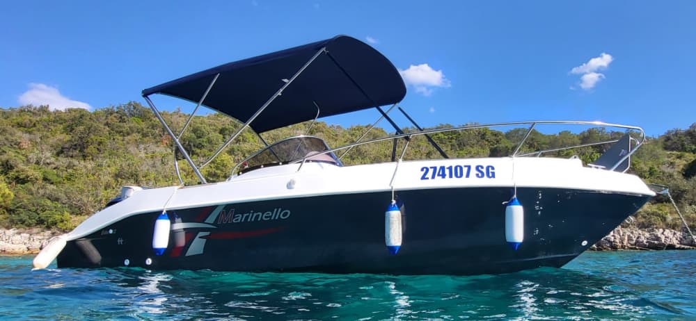 Discover Stari Grad: A full day of sun on a motorboat