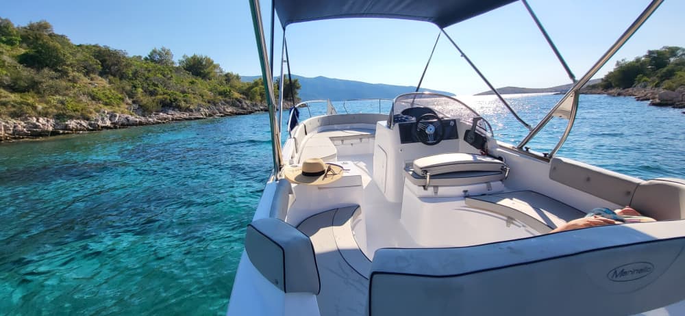 Escapade à Stari Grad : 3 heures de détente en bateau à moteur