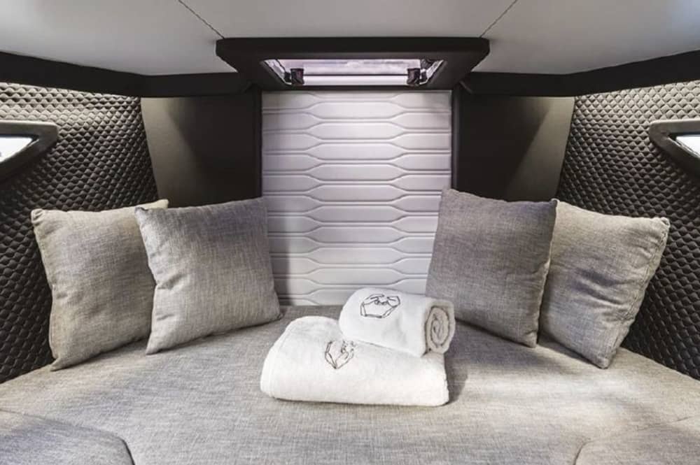 Genießen Sie mit Ihrem Skipper einen All-Inclusive-Tag an der französischen Riviera.