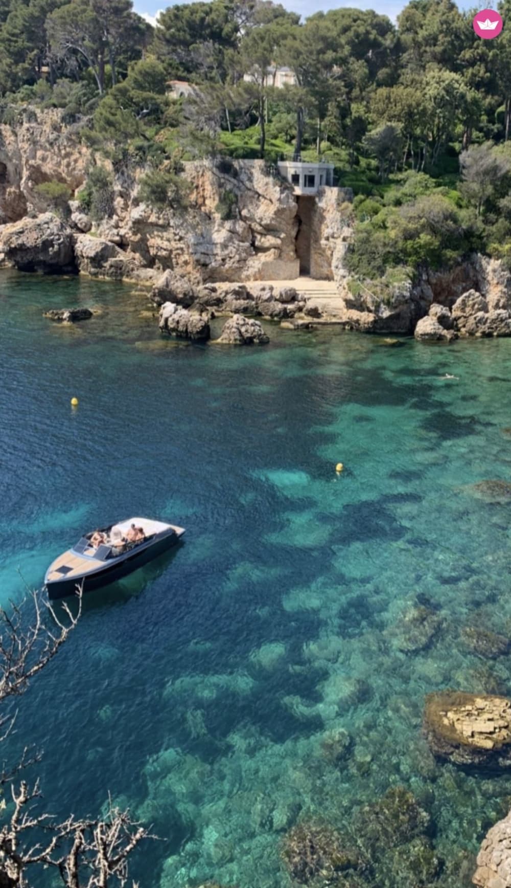 Genießen Sie mit Ihrem Skipper einen All-Inclusive-Tag an der französischen Riviera.