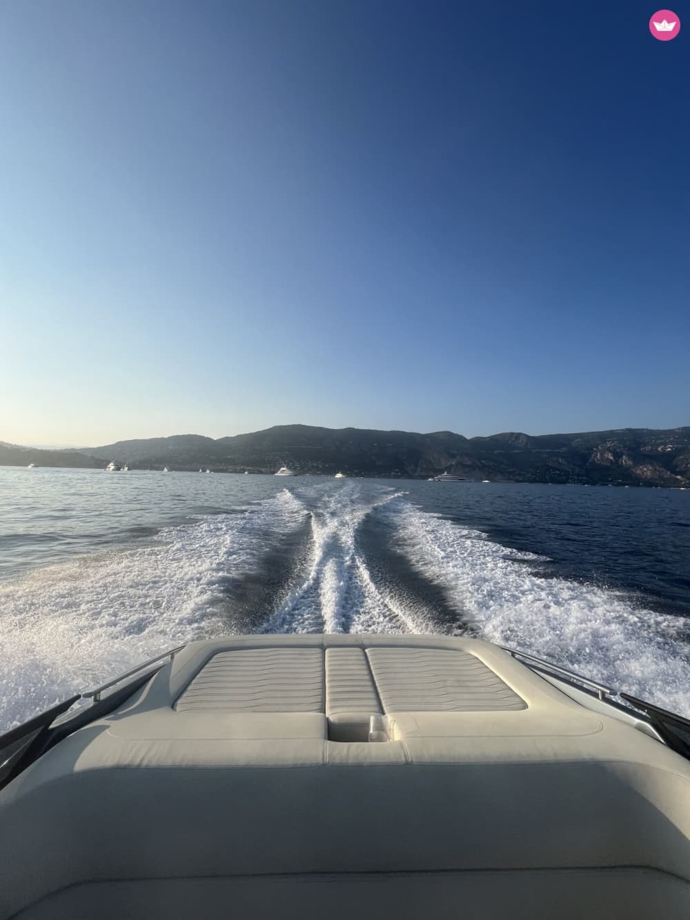 Genießen Sie mit Ihrem Skipper einen All-Inclusive-Tag an der französischen Riviera.