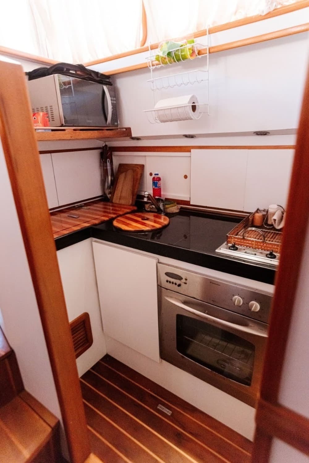 Mer, amour et soleil : une journée riche en émotions à bord d'un bateau à moteur