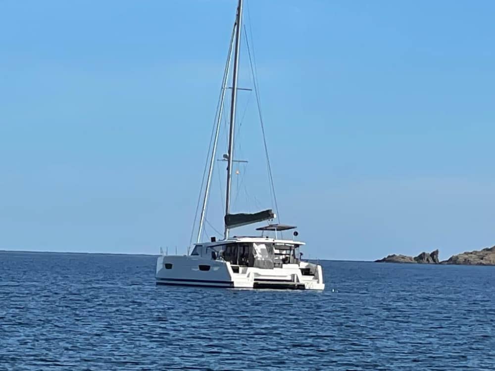 Noleggio di catamarano per l'intera giornata a Canet-en-Roussillon