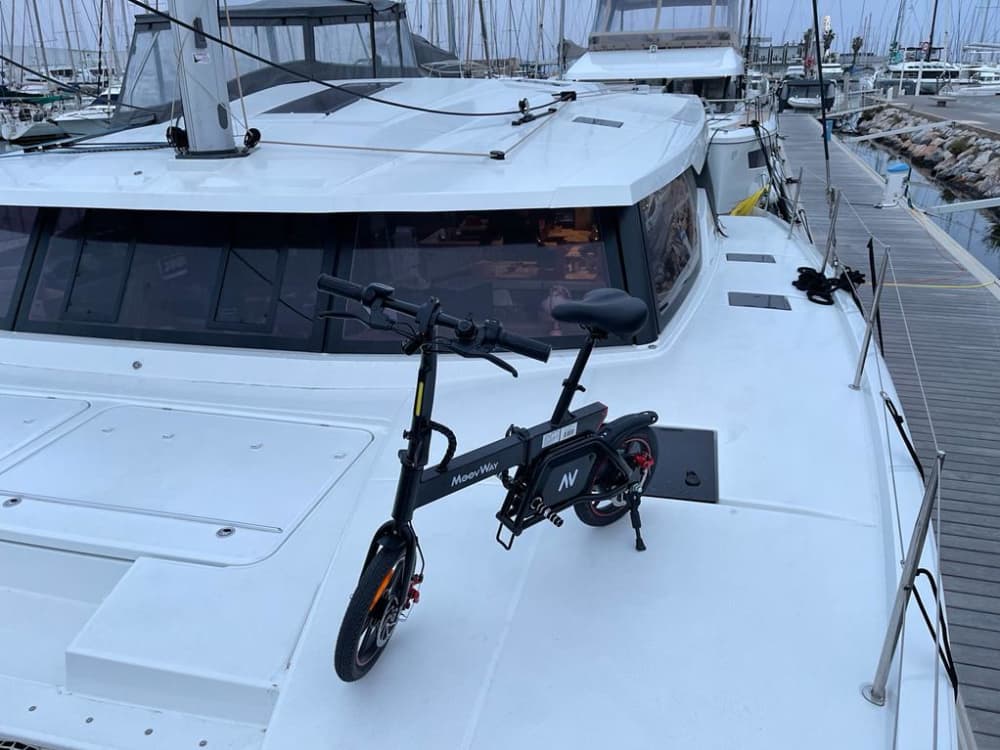 Noleggio di catamarano per l'intera giornata a Canet-en-Roussillon