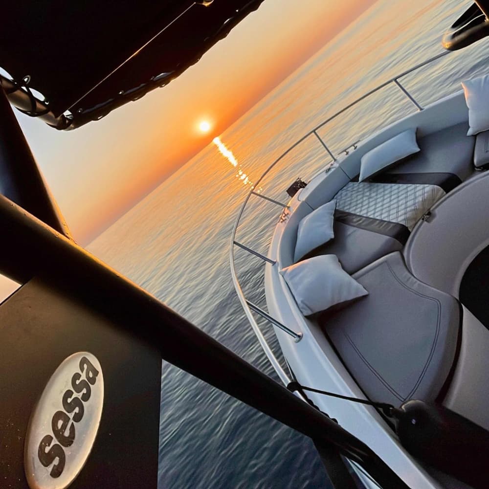 Enjoy the Sunset with our 2-hour experience.