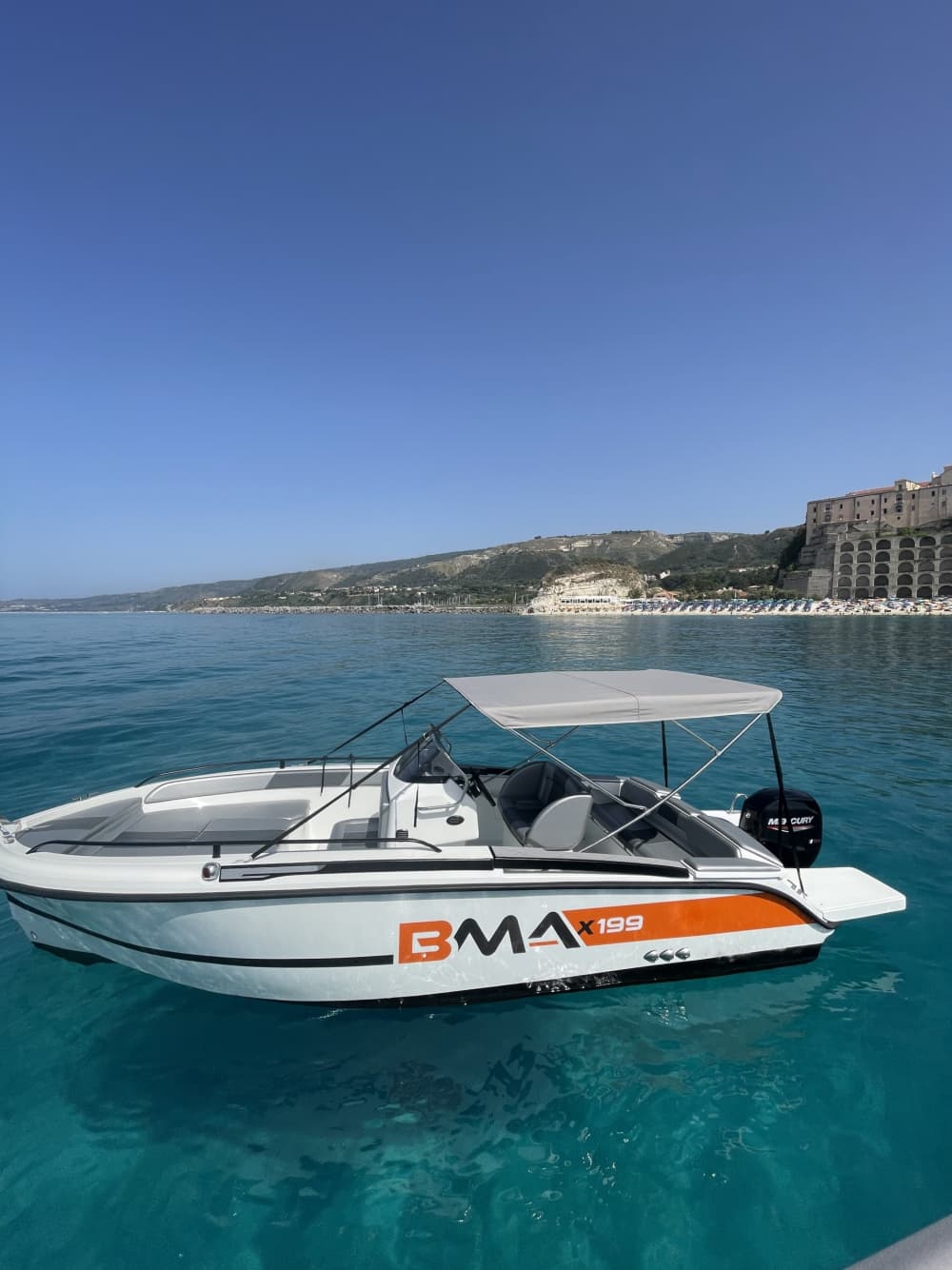 3,5 uur in Tropea: Huur een motorboot en geniet