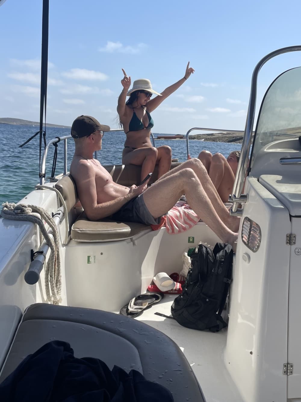 Проведите целый день на моторной лодке на Мальте.