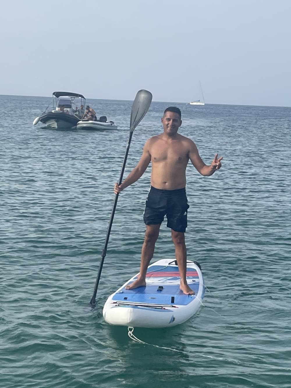 Проведите целый день на моторной лодке на Мальте.