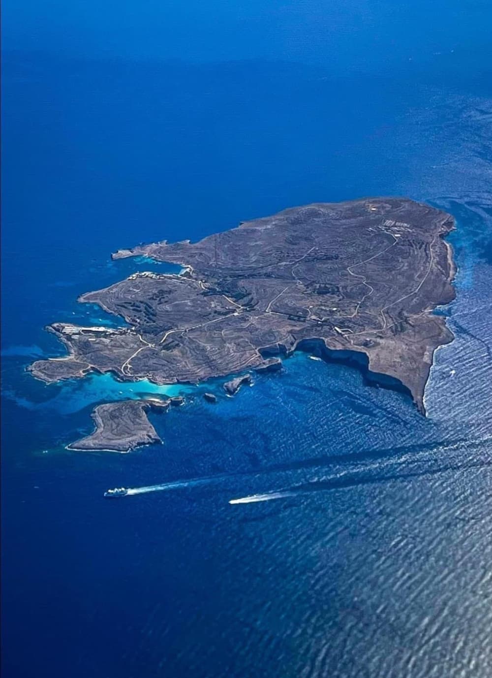 Проведите целый день на моторной лодке на Мальте.