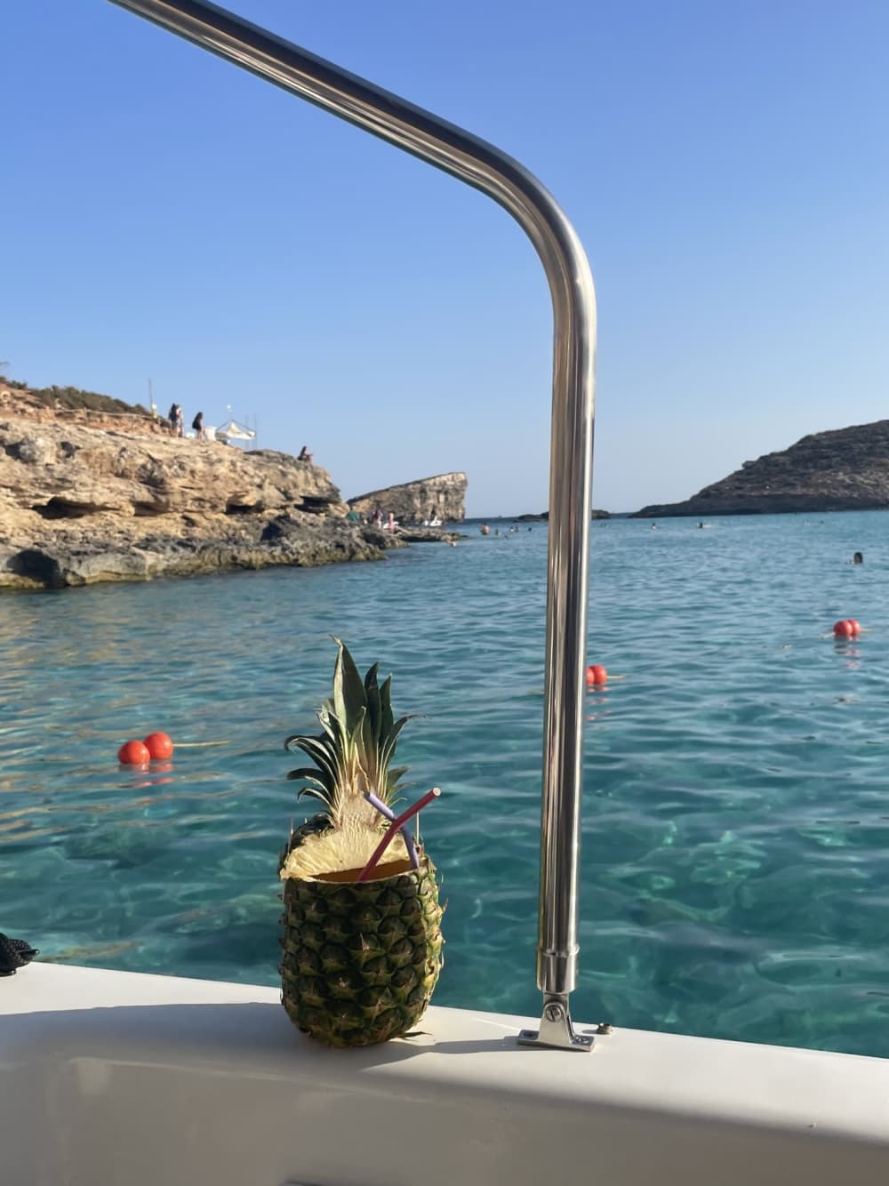 Проведите целый день на моторной лодке на Мальте.