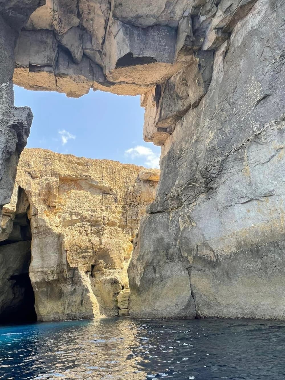 Проведите целый день на моторной лодке на Мальте.