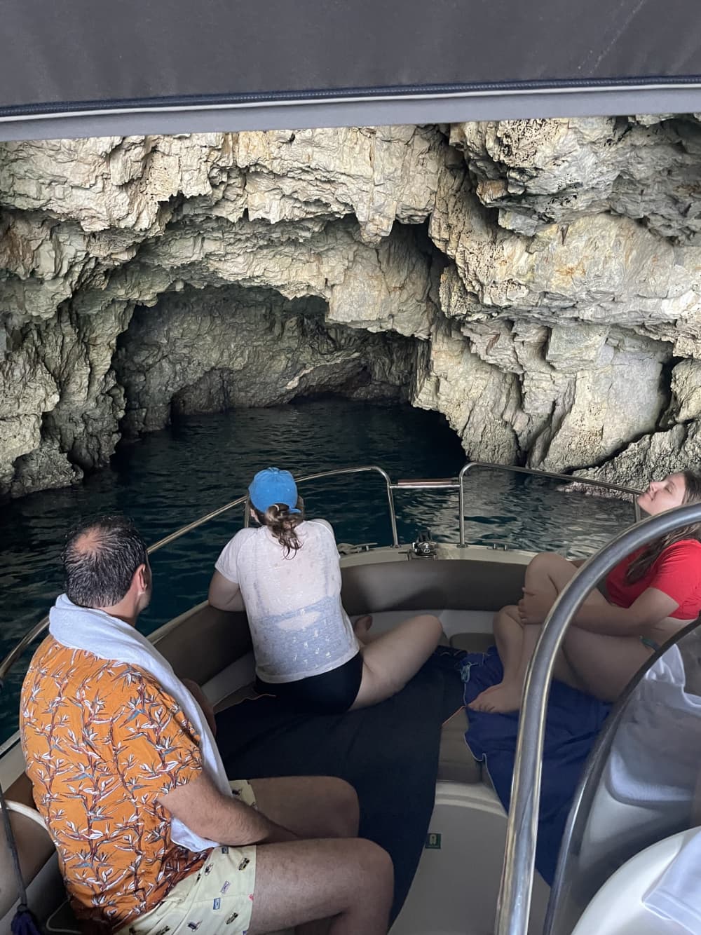 Проведите целый день на моторной лодке на Мальте.