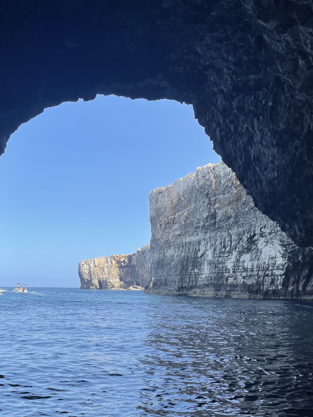 Проведите целый день на моторной лодке на Мальте.