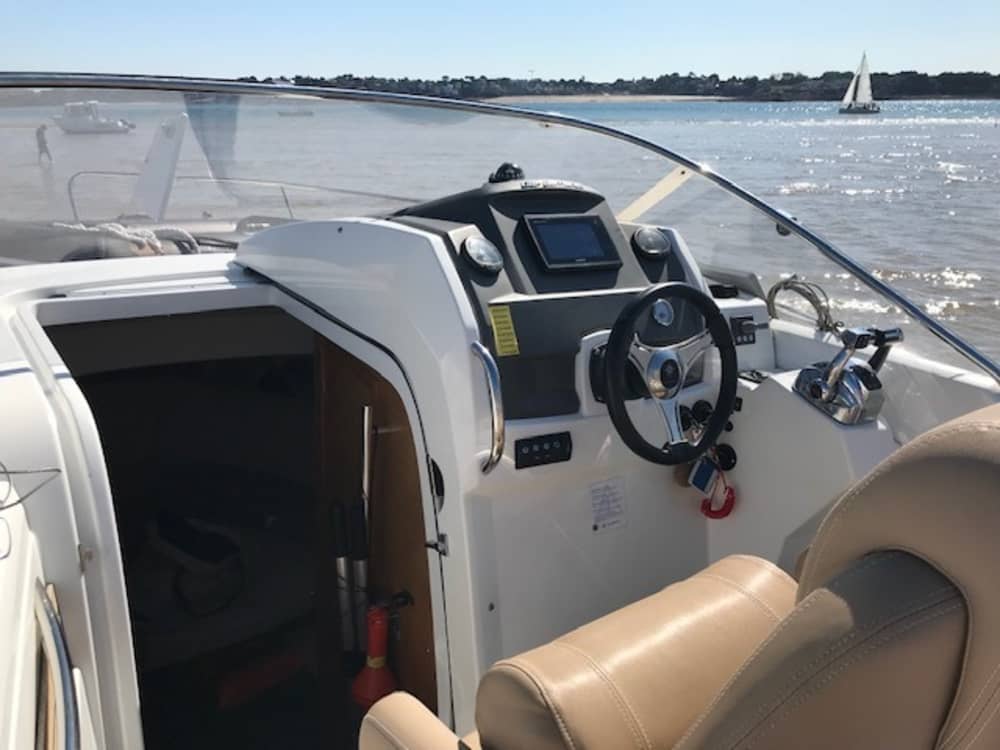 Détente à Dinard : 9 heures de soleil sur un bateau à moteur