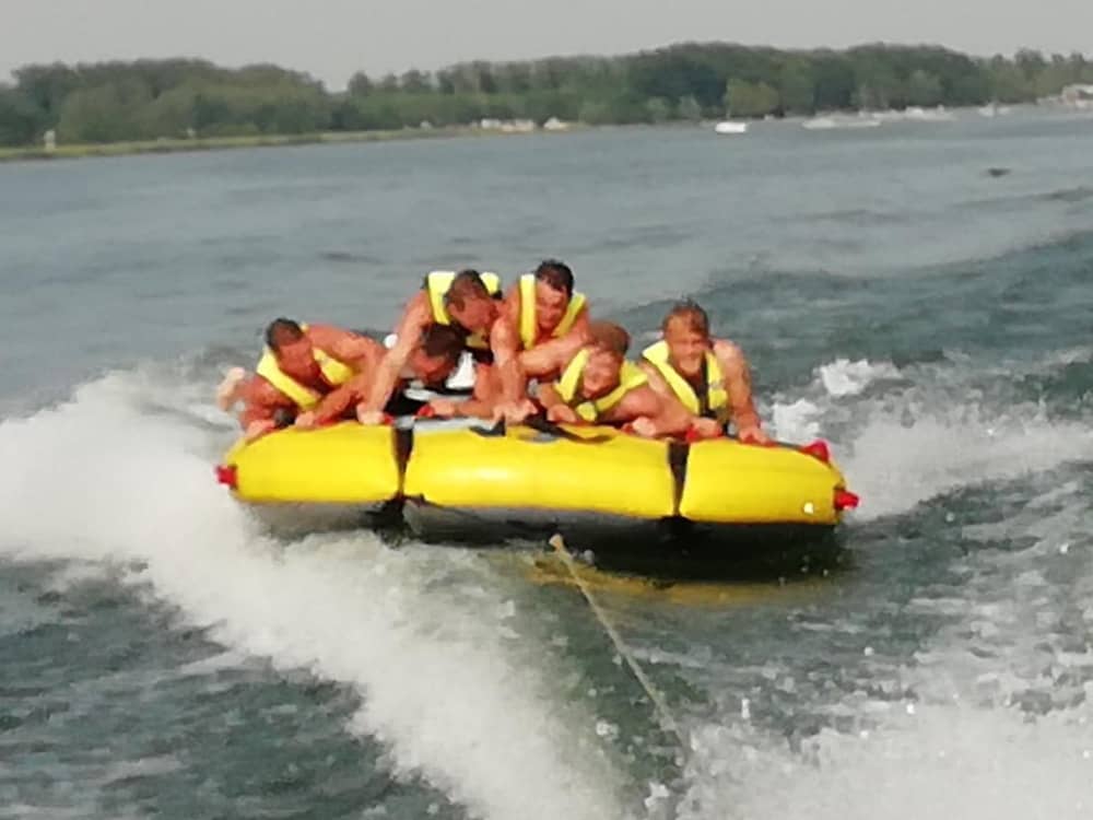 Vive para las olas: Una escapada de medio día en Harderwijk a bordo de una lancha motora.