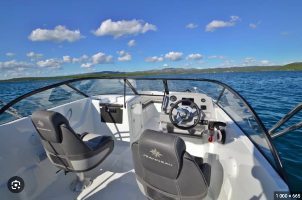 Le meilleur de Saint-Aygulf se trouve sur l'eau : votre journée privée complète en bateau à moteur