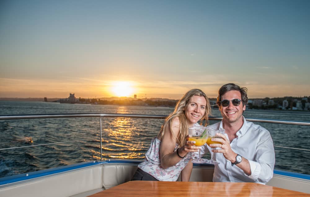 Lissabon: 2 Stunden – Atemberaubende Bootsfahrt bei Sonnenuntergang