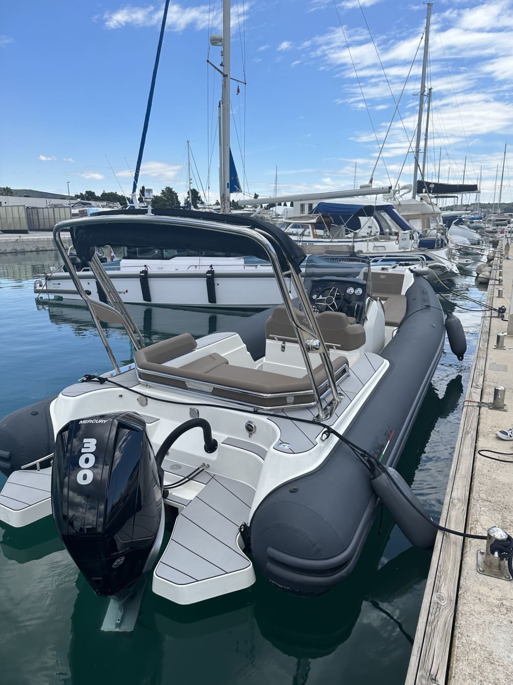 Een dagtocht rond Dubrovnik: geniet van 9 uur ontdekkingstocht op een motorboot.