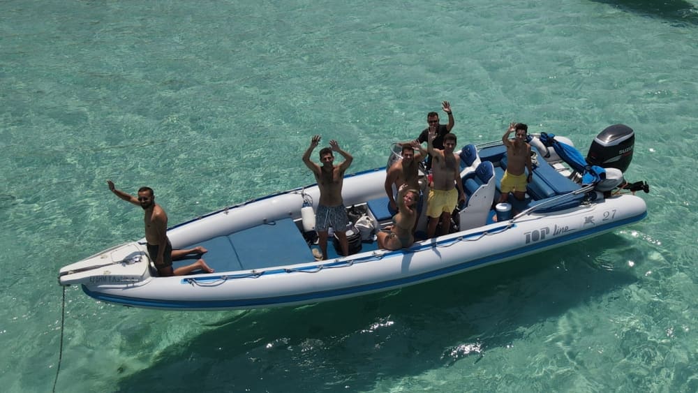 Privé boottocht rond Patmos op een motorboot.