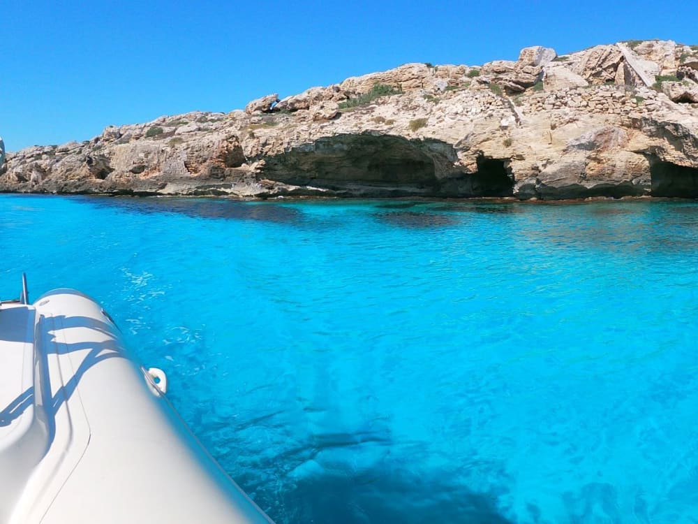 Ontdek de kust van Marsala: een complete dagtocht aan boord van een motorboot