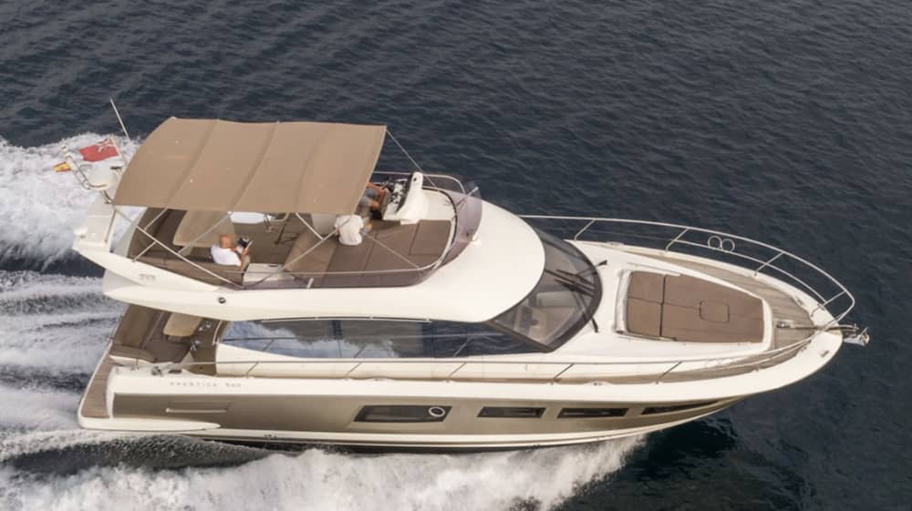 Öflykt: Lyxig yachtdag från Antibes till Lérinsöarna