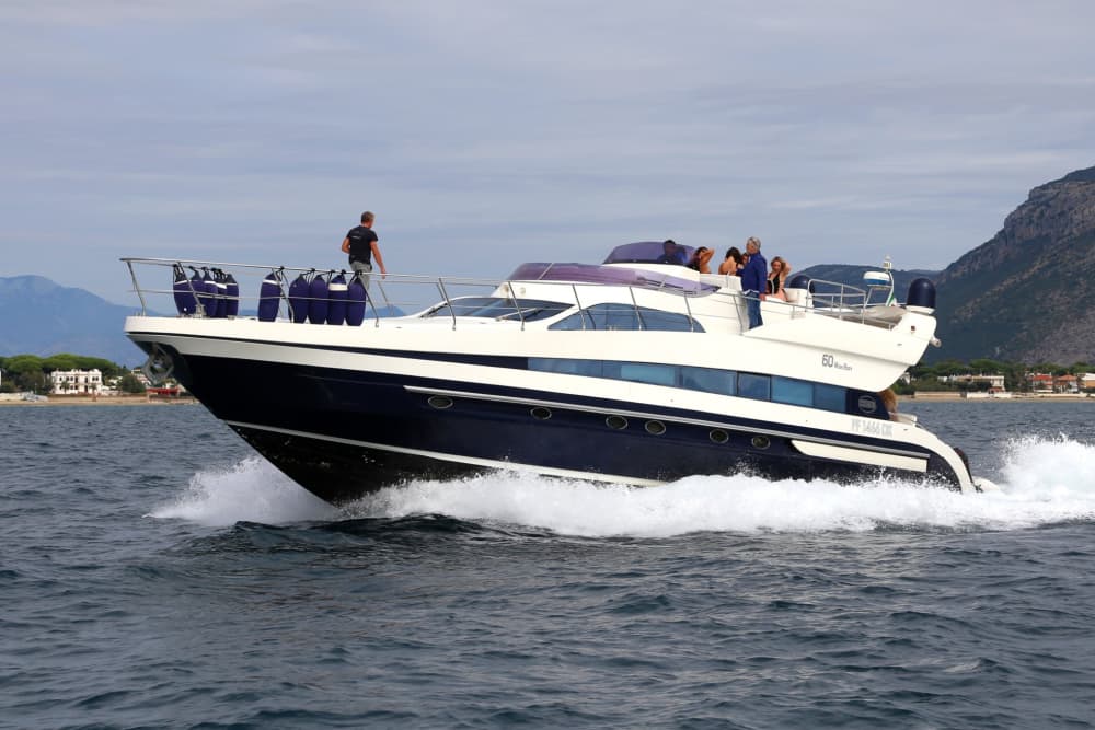 Excursion d'une journée en yacht de Porto Badino à Ponza et Palmarola