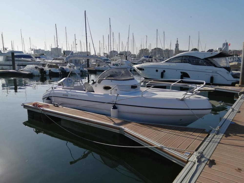 Aprovecha cada momento: Un día completo de sol alrededor de Sainte-Maxime en lancha motora.