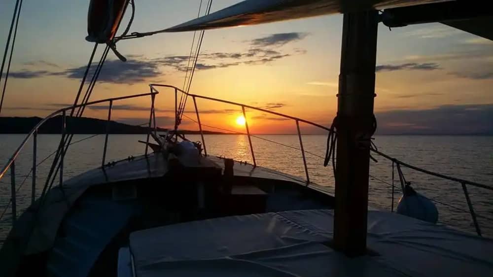 Sunset Cruise: Chrousso Port & Sithonia Riviera Adventure