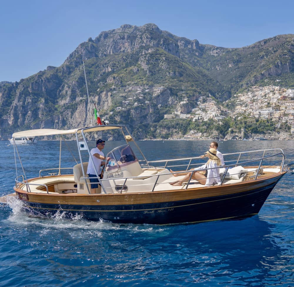 Einen Tag lang Maiori entdecken: Das wahre Dolce Vita auf einem Motorboot