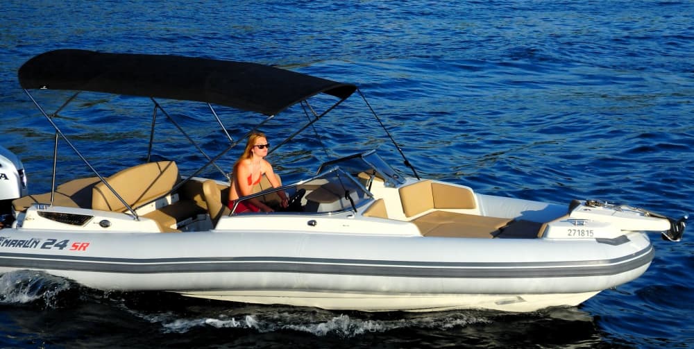 Relax on a motorboat in Tučepi for 4h