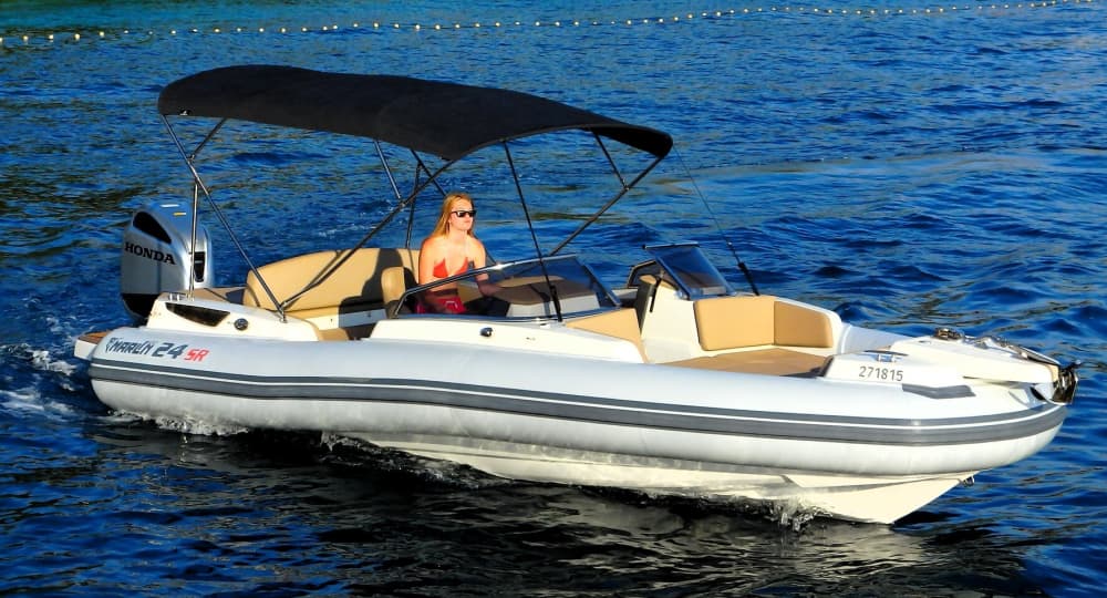 Relax on a motorboat in Tučepi for 4h