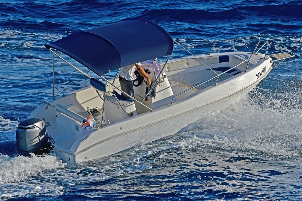 Enjoy 7h on a motorboat to explore Hvar