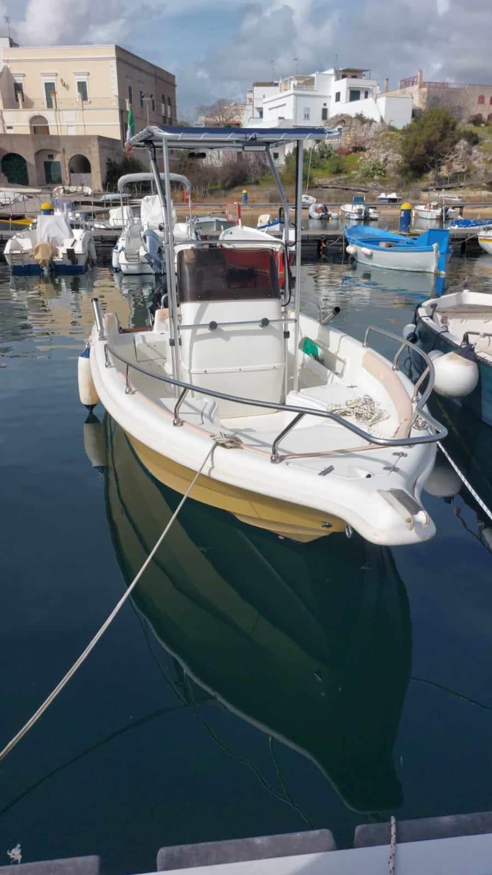 Escursione in barca di mezza giornata a Santa Maria di Leuca a bordo di un motoscafo.