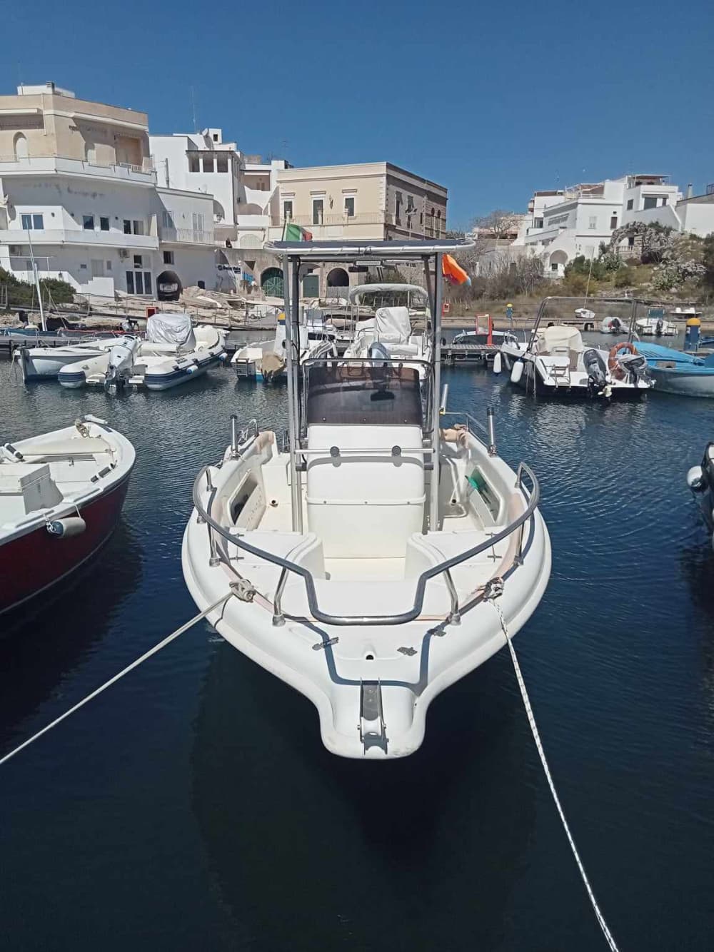 Escursione in barca di mezza giornata a Santa Maria di Leuca a bordo di un motoscafo.
