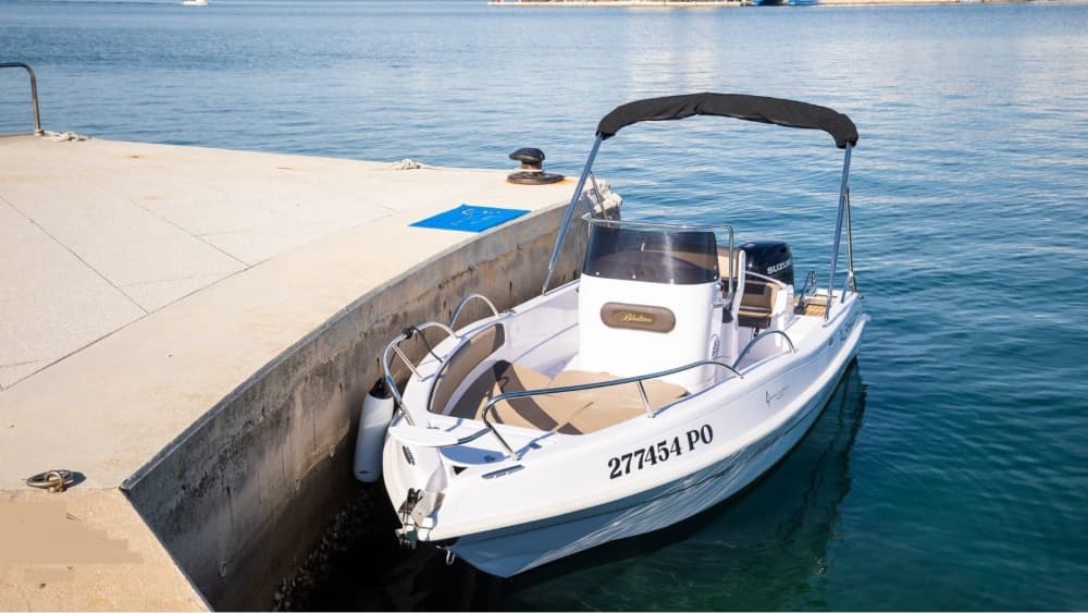 Din dag i Poreč: Hyr en motorbåt för en heldags upptäcktsfärd