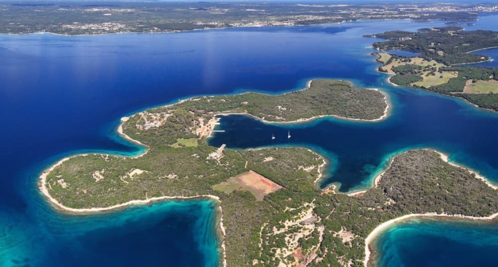 One day around Fažana: Enjoy 6h30 of discovery on a motorboat