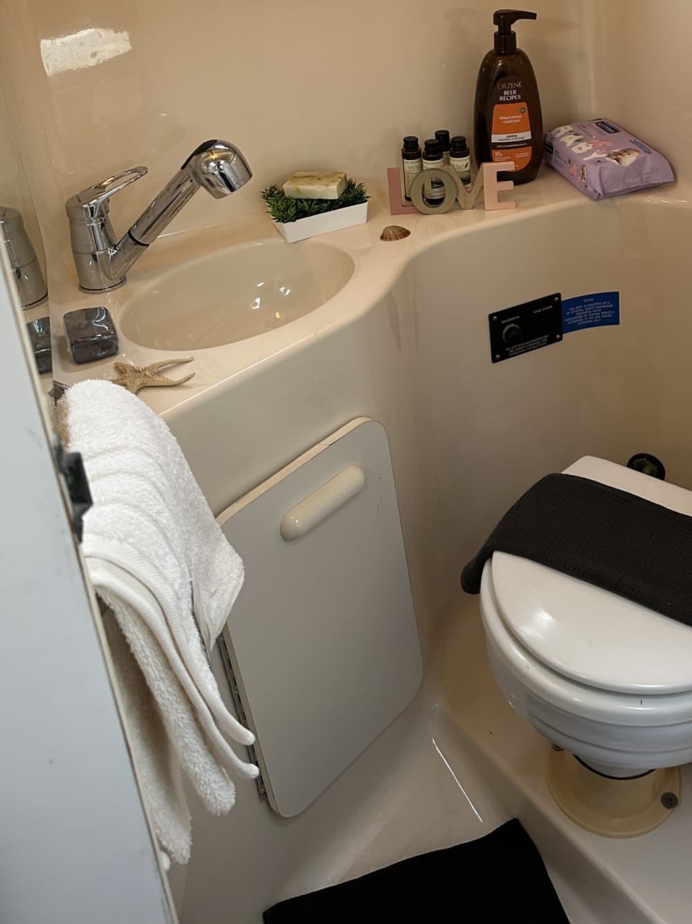 En dag i Aten på motorbåt