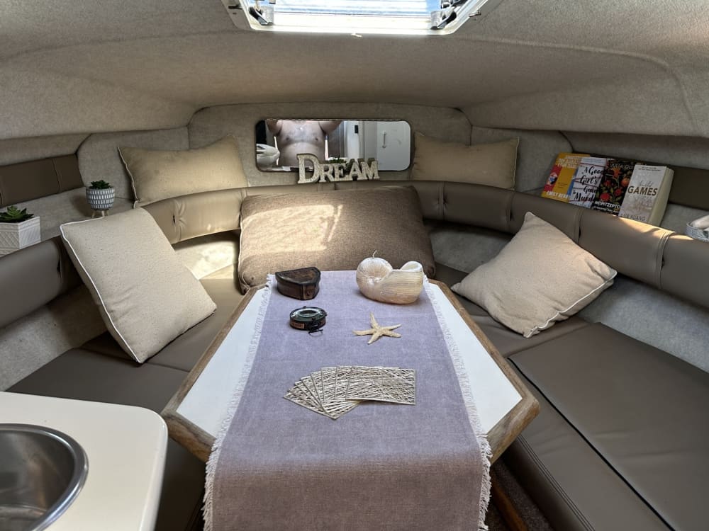 En dag i Aten på motorbåt