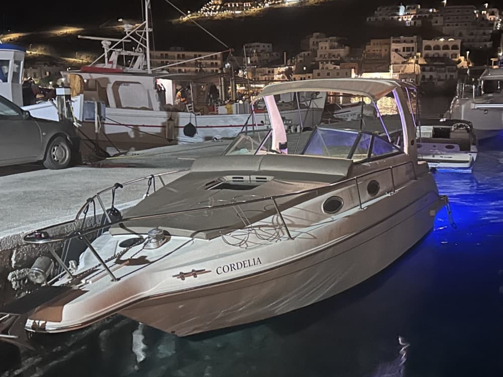 En dag i Aten på motorbåt