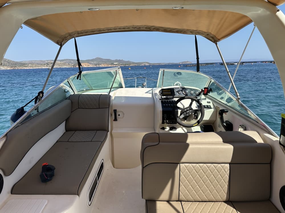 En dag i Aten på motorbåt