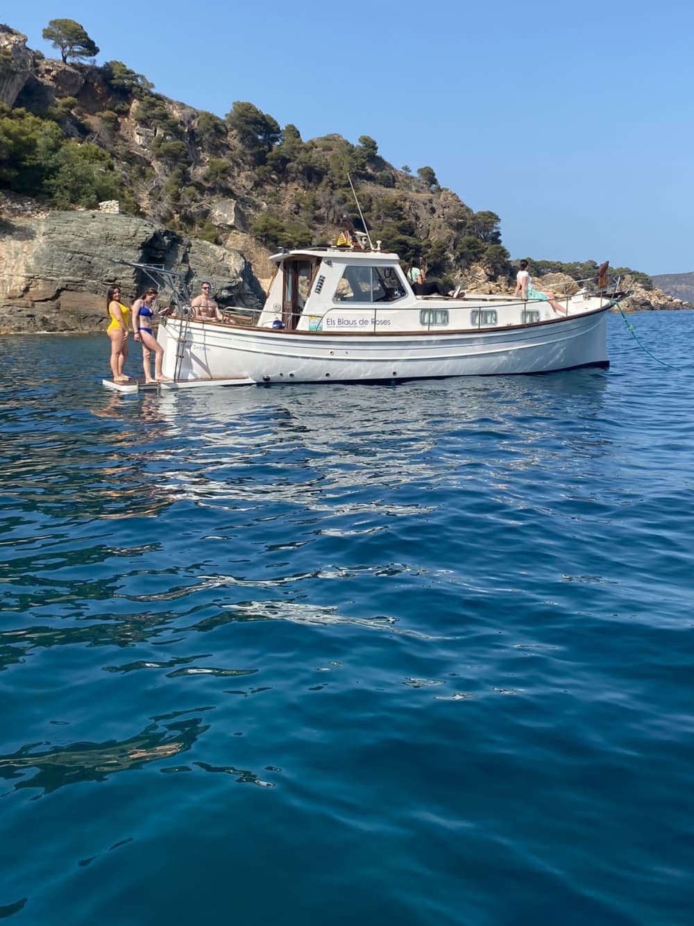 Explore Roses in a half-day: Rent a motorboat for 3h30