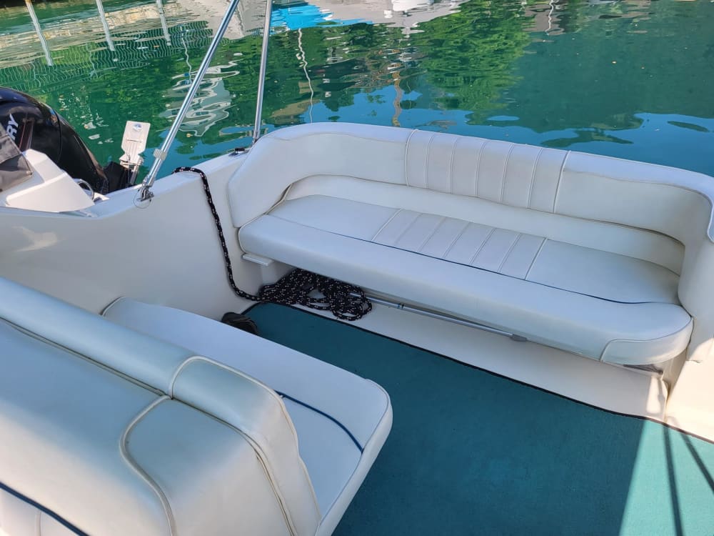 Make every moment count: A full day of sun around Gersau on a motor yacht