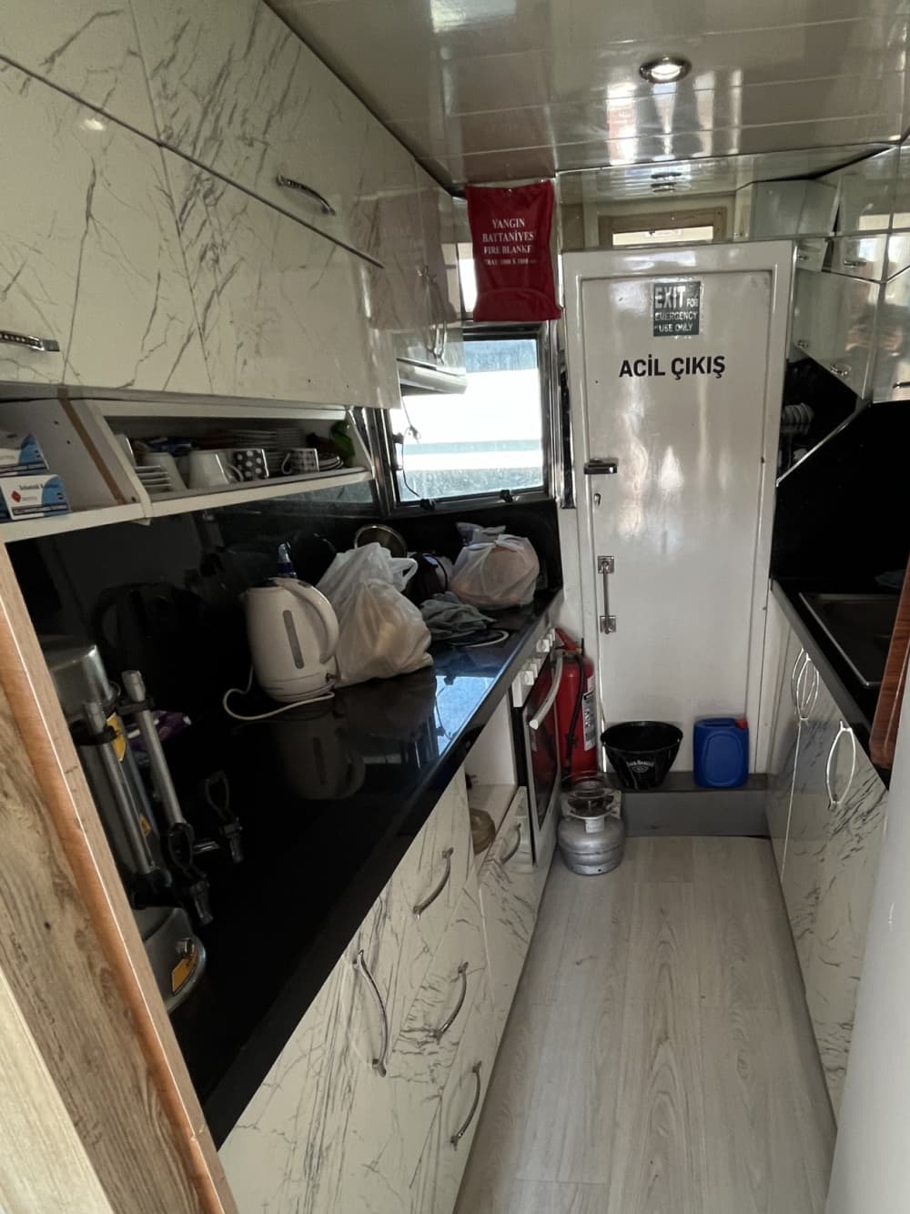 A full day of magic in İstanbul on a motor yacht