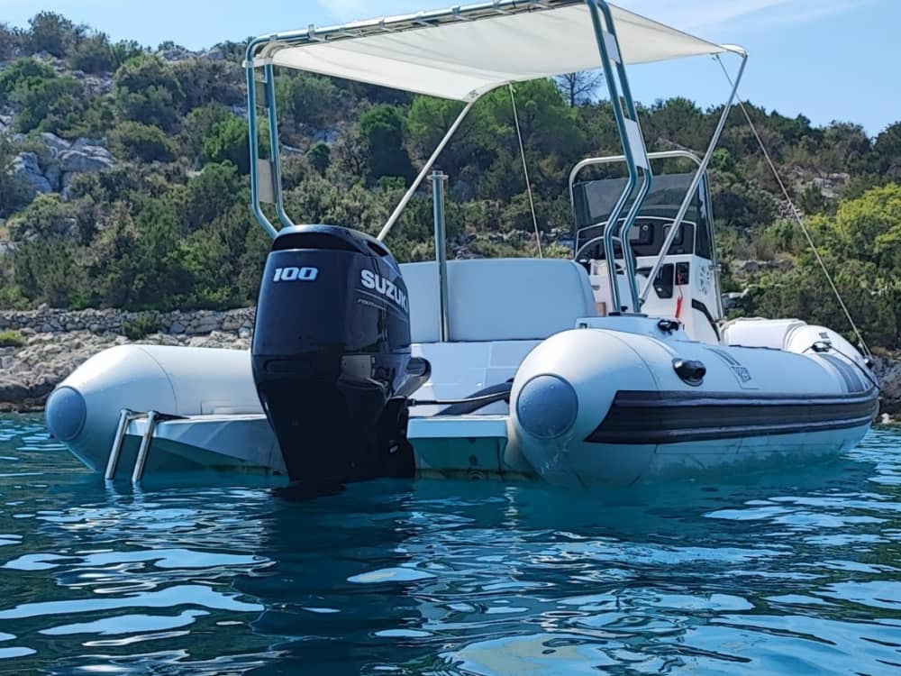 Genießen Sie eine 11-stündige Motorbootfahrt zur Erkundung von Trogir.