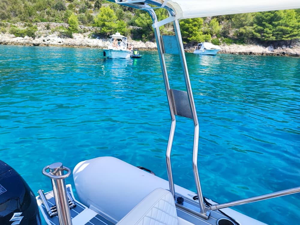 Genießen Sie eine 11-stündige Motorbootfahrt zur Erkundung von Trogir.