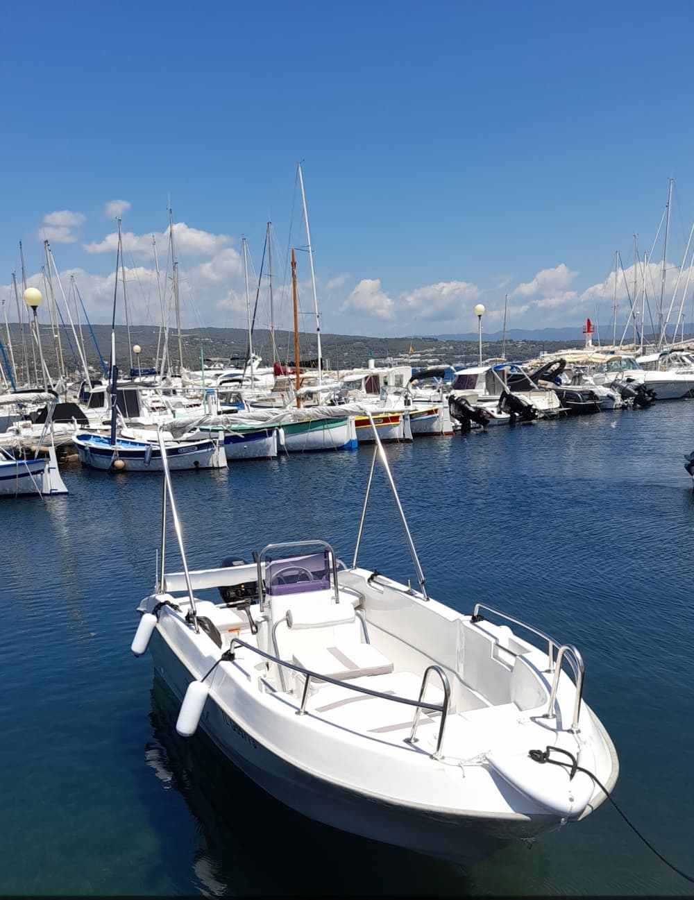 Ihr Tag in La Ciotat: Mieten Sie ein Motorboot für einen ganzen Tag voller Entdeckungen