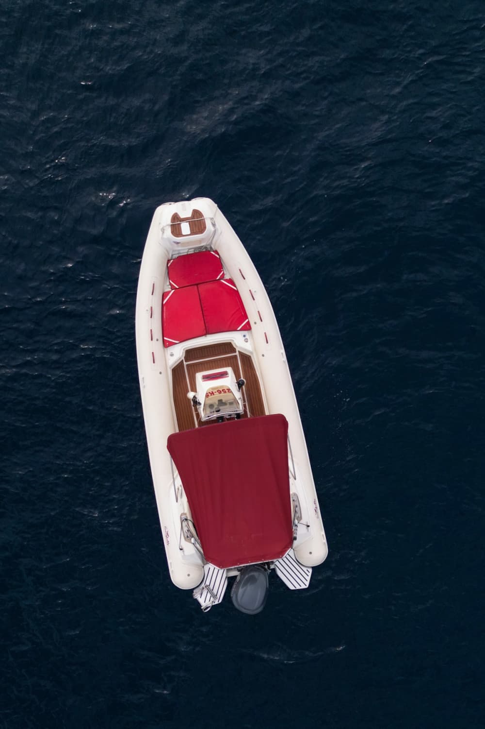 Passeio de lancha rápida ao pôr do sol em Hvar – apenas 4 pessoas (1,5h)